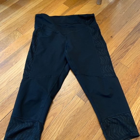 Set of 2 High Waist Capri Leggings- w/ details - Picture 9 of 16
